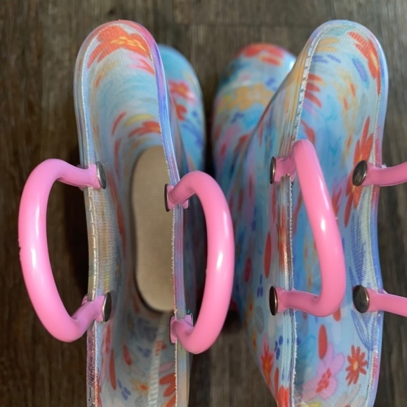 Girls size 10 light up rainboots - Picture 6 of 6